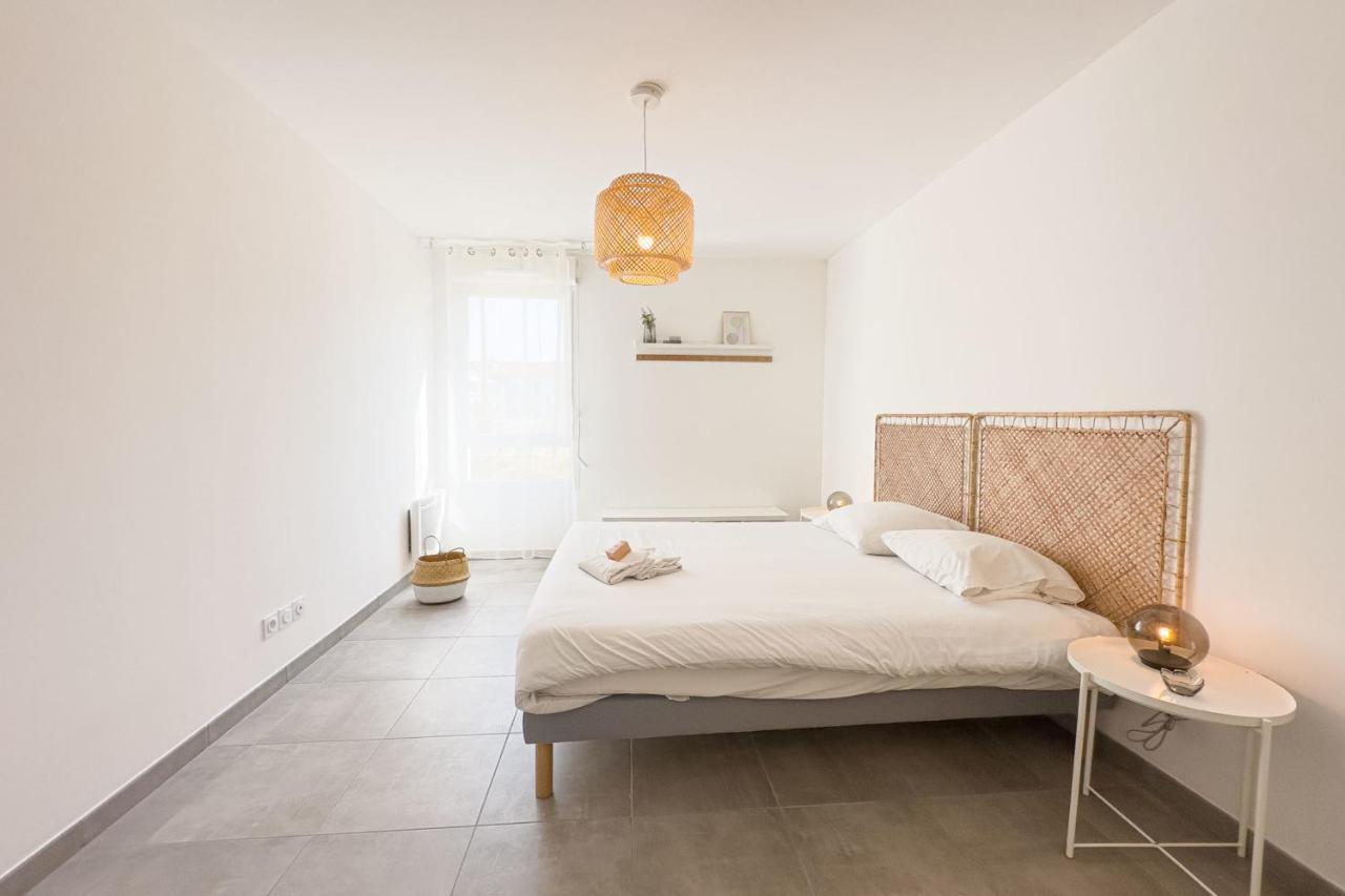 Appart Avec Terrasse Et Parking A 2 Min Du Metro Marseille Exterior photo